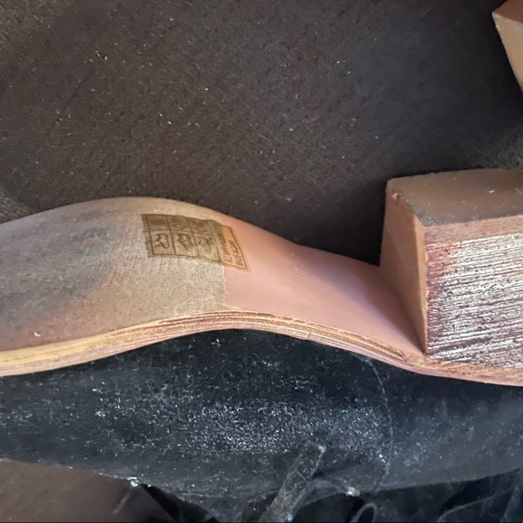 Women - Picture 4 of 8